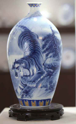 艺术品公司C，在销售字画等的同时，也租借给各地的博物馆展览.png